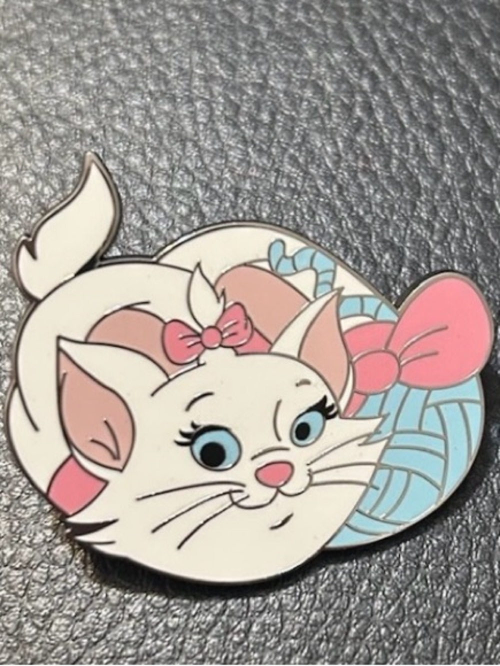 Disney Magical Mystery Pin Set Series 29 Marie Slippers